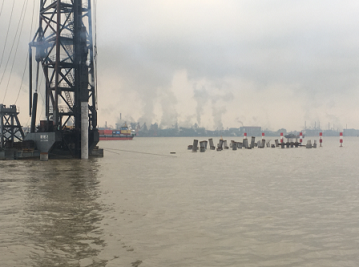 南通港天生港区液体化工码头工程节后顺利开展水中沉桩施工