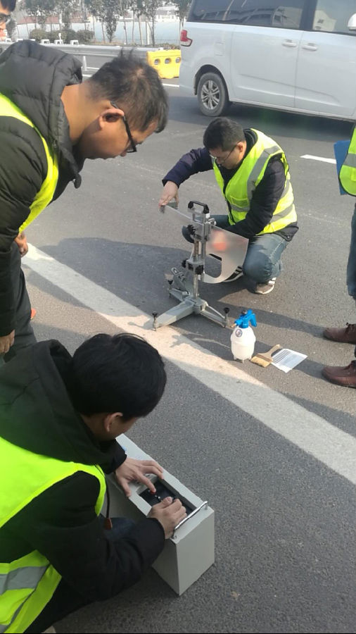 省公路局对226省道东陈白蒲段路面改善工程进行专项检查
